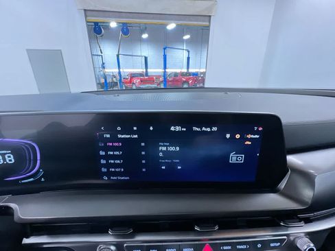 Used 2025 Kia Telluride S FWD image 28