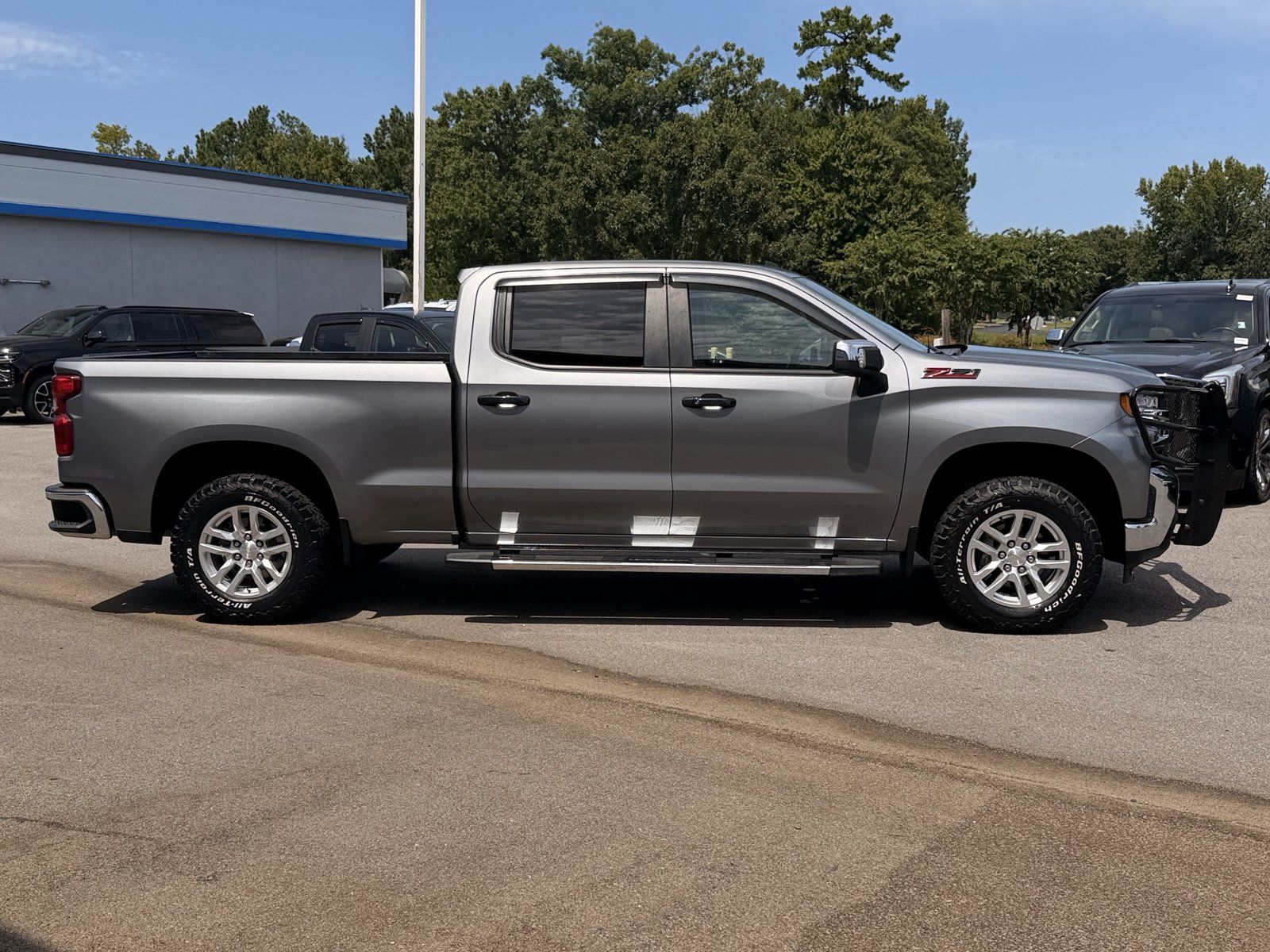 Used 2022 Chevrolet Silverado 1500 LT AWD/4WD image 13