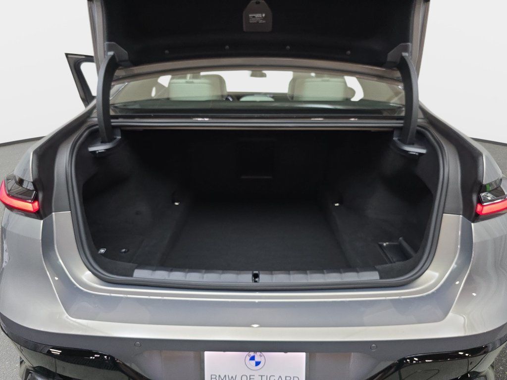 Used 2025 BMW 760i xDrive w/ Executive Package AWD/4WD image 14