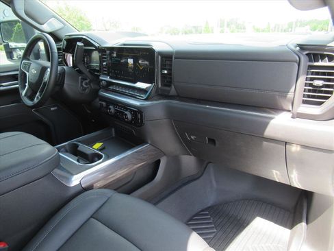 Used 2025 Chevrolet Silverado 2500 LTZ w/ LTZ Convenience Package image 14