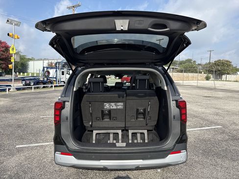 Used 2026 Kia Carnival FWD image 20