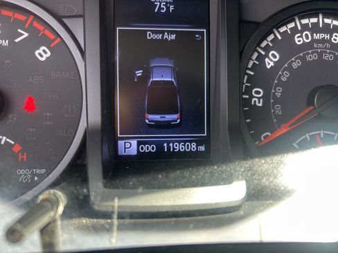 Used 2020 Toyota Tacoma SR image 10
