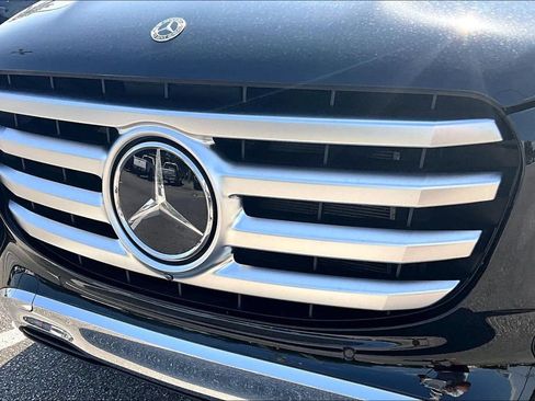 Used 2025 Mercedes-Benz GLS 450 4MATIC image 34
