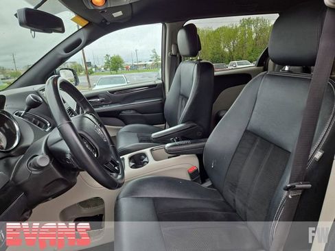 Used 2018 Dodge Grand Caravan SXT FWD image 19