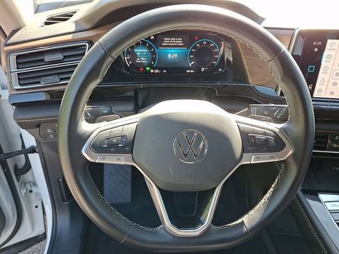 Used 2025 Volkswagen Atlas SE AWD/4WD image 19