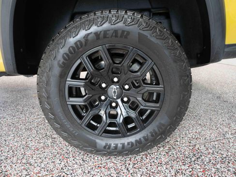 Used 2023 Chevrolet Colorado Trail Boss w/ Technology Package AWD/4WD image 27