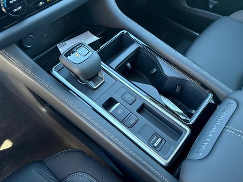 New 2025 Nissan Pathfinder SL image 14