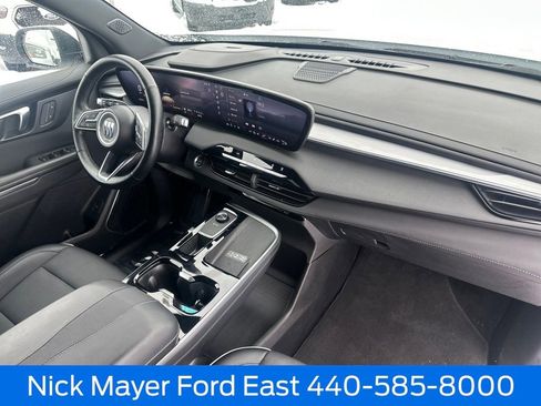Used 2025 Buick Enclave Preferred image 11