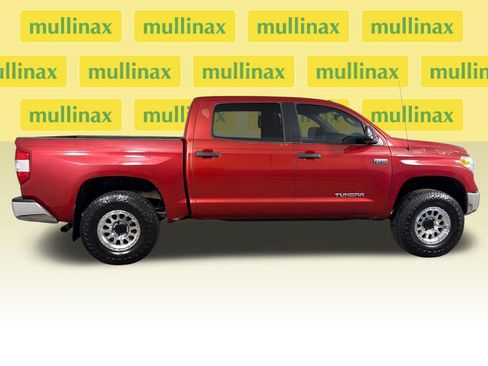 Used 2015 Toyota Tundra SR5 w/ SR5 Upgrade Package AWD/4WD image 4