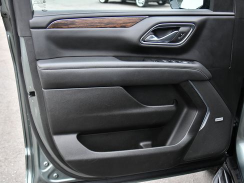 Used 2023 Chevrolet Suburban Premier image 14