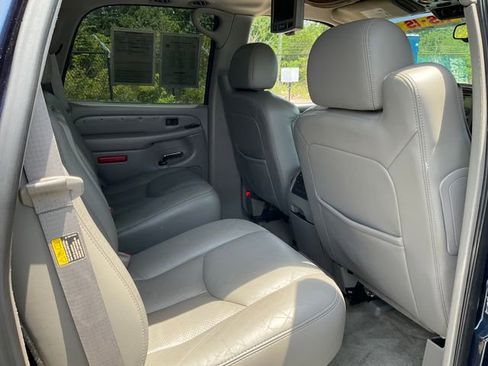 Used 2005 Cadillac Escalade AWD image 19