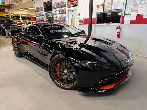 Used 2019 Aston Martin V8 Vantage Coupe RWD image 1