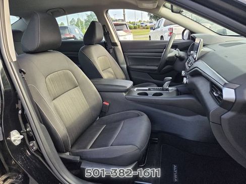 Used 2025 Nissan Altima 2.5 SV FWD image 18