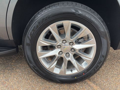 Used 2021 Chevrolet Tahoe Premier w/ Premium Package RWD image 30