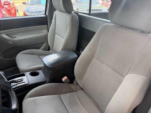 Used 2014 Toyota Tacoma 4x4 Regular Cab image 9