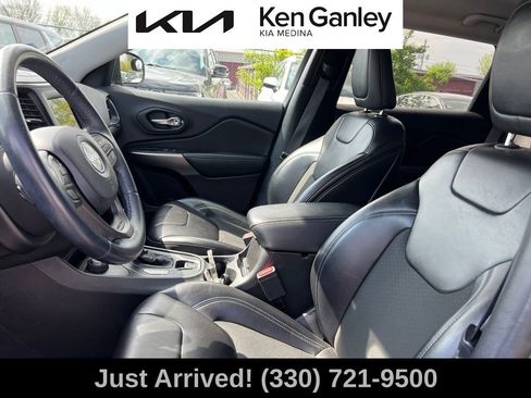 Used 2019 Jeep Cherokee Latitude Plus w/ Cold Weather Group AWD/4WD image 11