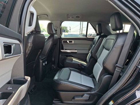 Used 2022 Ford Explorer XLT w/ Equipment Group 202A AWD/4WD image 11