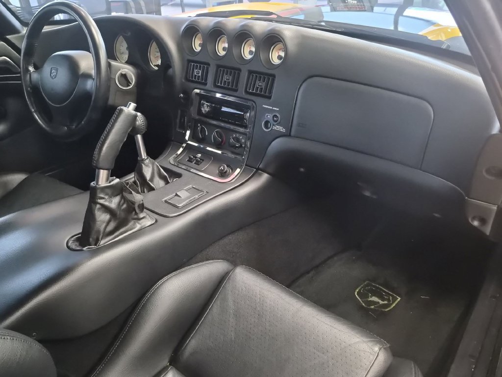 Used 2002 Dodge Viper RT/10 RWD image 25