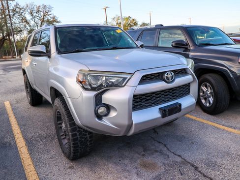 Used 2015 Toyota 4Runner SR5 image 4
