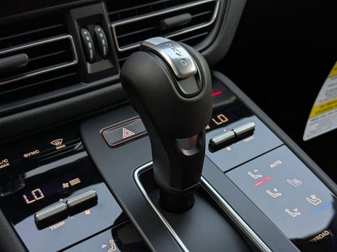 New 2026 Porsche Macan image 20