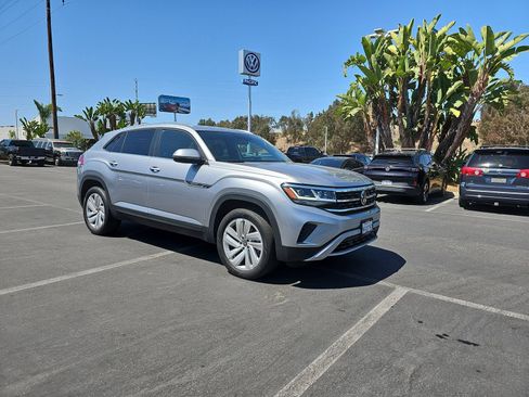 Used 2023 Volkswagen Atlas Cross Sport SE w/ Panoramic Sunroof Package FWD image 3