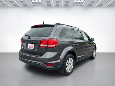 Used 2019 Dodge Journey SE w/ Premium Group image 4