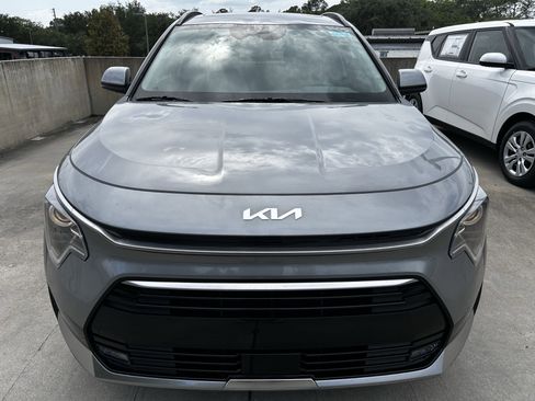 New 2025 Kia Niro EX Touring image 3