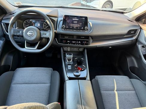 Used 2023 Nissan Rogue SV image 11