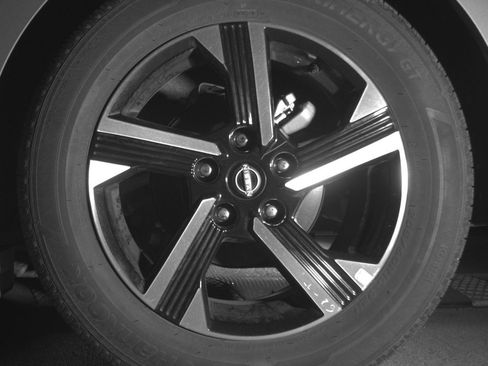 Used 2025 Nissan Sentra SV FWD image 14