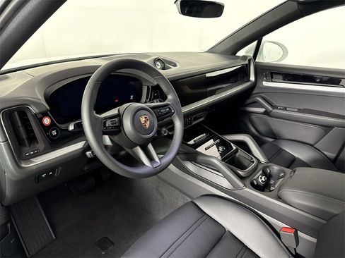 New 2025 Porsche Cayenne Coupe image 4
