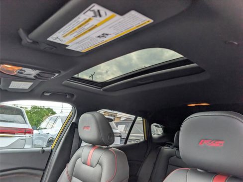 Used 2025 Chevrolet Trax RS w/ Sunroof Package FWD image 28