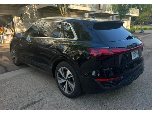 Used 2024 Audi Q8 e-tron Premium Plus AWD/4WD image 4