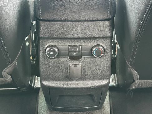 Used 2016 Ford Explorer XLT w/ Equipment Group 202A AWD/4WD image 23