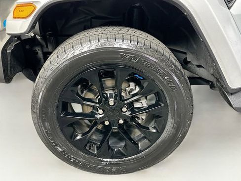 Used 2022 Jeep Wrangler Unlimited Sahara w/ Cold Weather Group image 32