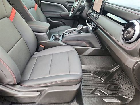 Used 2024 Chevrolet Colorado Z71 w/ Z71 Convenience Package 2 image 27