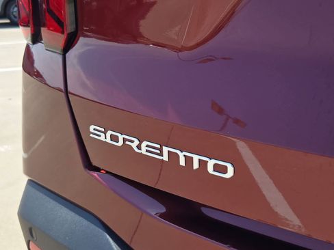 Used 2024 Kia Sorento EX w/ Panoramic Sunroof Package image 11