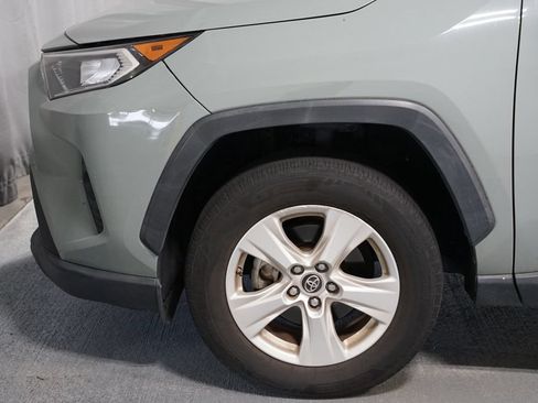 Used 2019 Toyota RAV4 XLE w/ Convenience Package FWD image 5