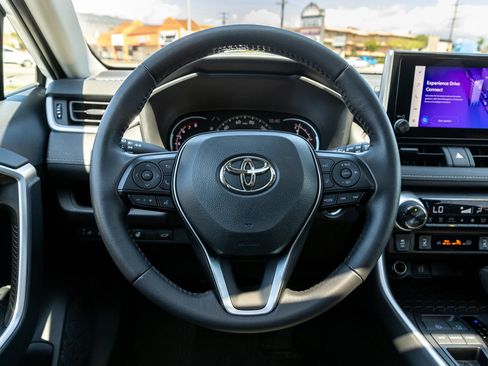 Used 2025 Toyota RAV4 XLE FWD image 29