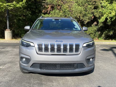 Used 2019 Jeep Cherokee Latitude Plus w/ Comfort/Convenience Group image 3