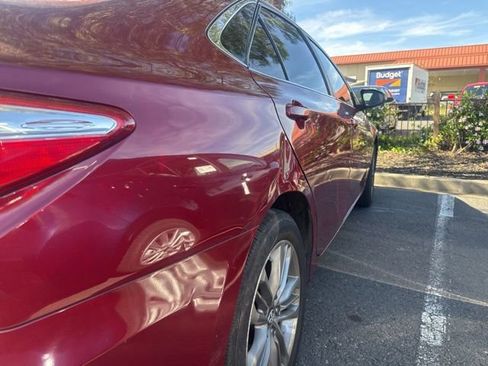 Used 2017 Toyota Camry SE w/ Moonroof Package FWD image 10