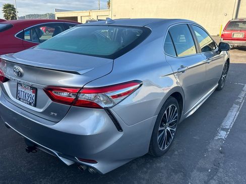 Used 2020 Toyota Camry SE image 5