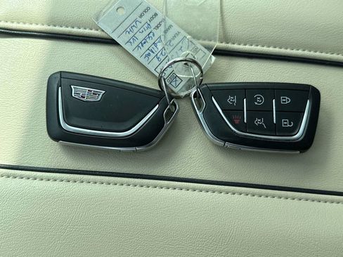 Used 2023 Cadillac Escalade Premium Luxury AWD/4WD image 27