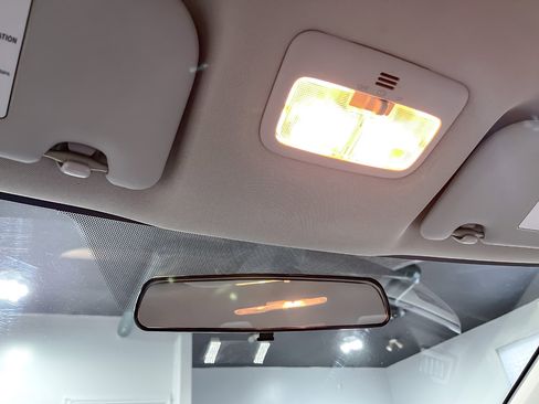 Used 2015 Toyota Corolla LE Premium image 22