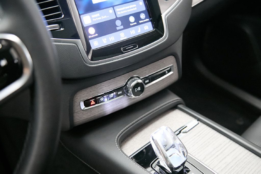 Certified 2024 Volvo XC90 B6 Ultimate AWD/4WD image 16