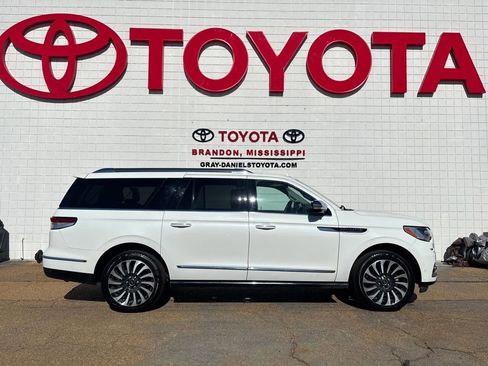 Used 2022 Lincoln Navigator L Black Label image 4