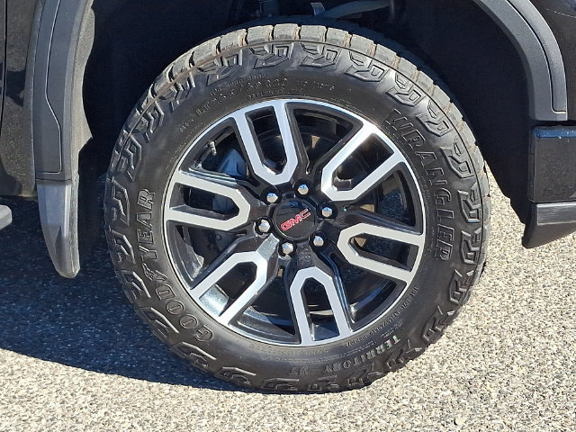 Used 2024 GMC Sierra 1500 AT4 w/ Technology Package AWD/4WD image 29