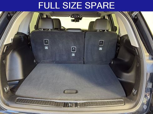 Used 2023 Jeep Grand Cherokee Limited w/ Luxury Tech Group II image 10