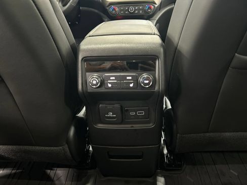 Used 2023 GMC Acadia Denali w/ Denali Ultimate Package AWD/4WD image 33