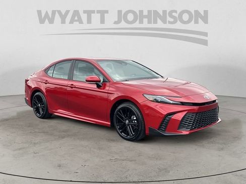 Used 2025 Toyota Camry SE FWD image 7