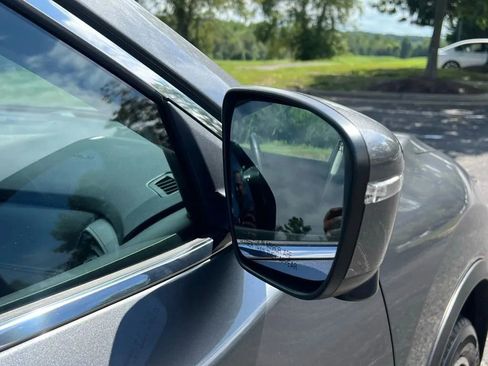 Used 2019 Nissan Rogue SL w/ Premium Package image 11